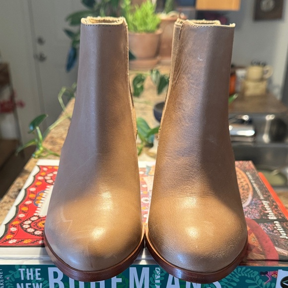 Nisolo Size 7 Leather Ankle Boots - Picture 6 of 6